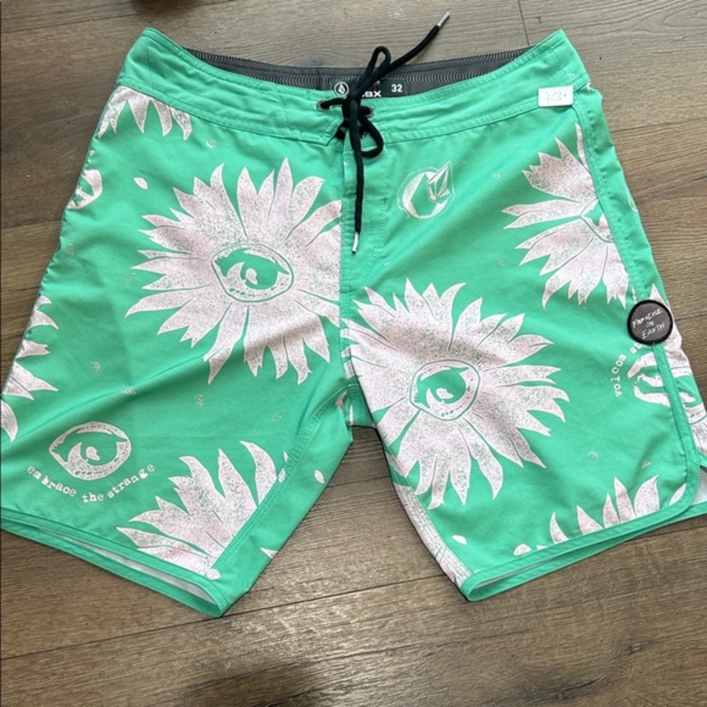 Volcom Mint Green Floral Board Shorts ! Size 32